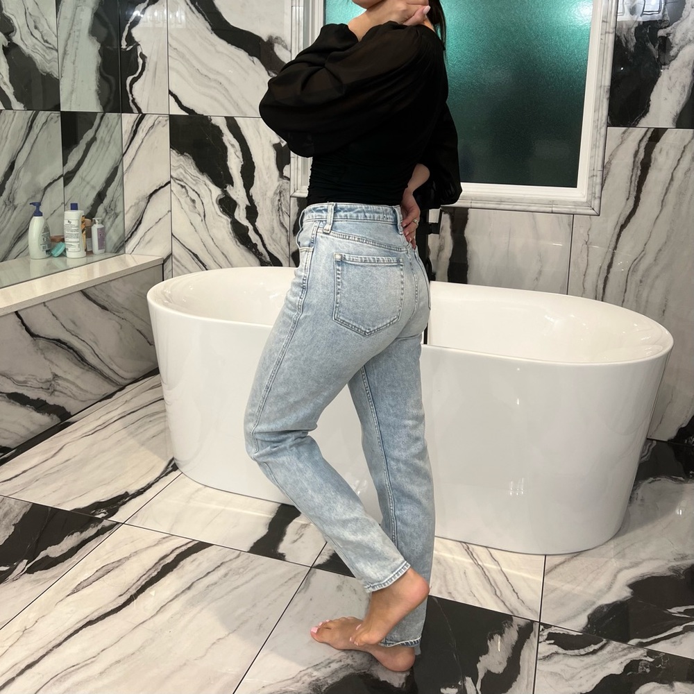 Hollister curly ultra high rise mom jeans size 24W 27L